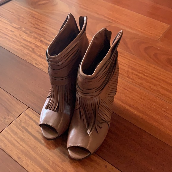 Platform ankle bootie - Picture 3 of 3